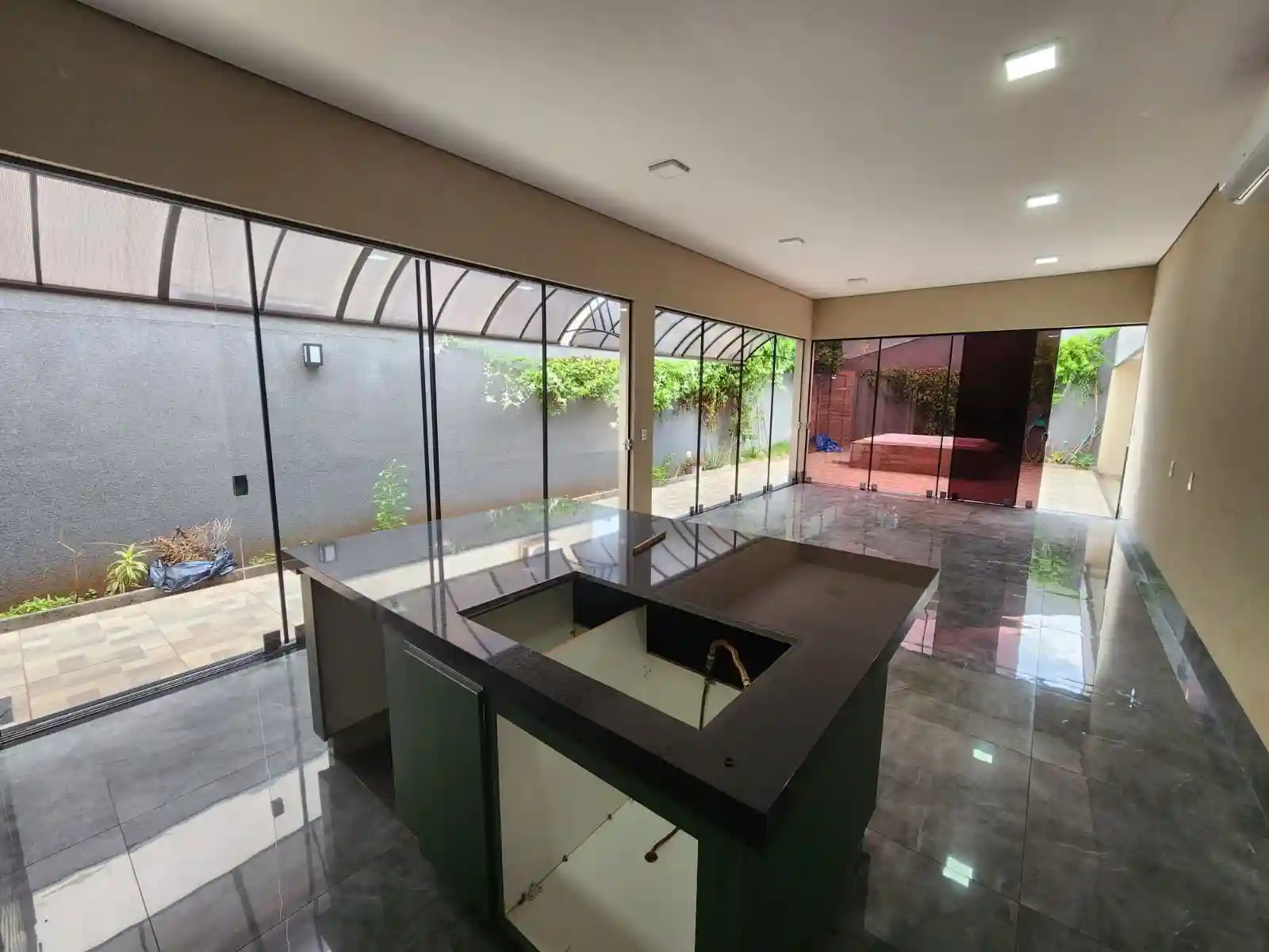 Casa  à venda, 264m² — foto 2 de 16