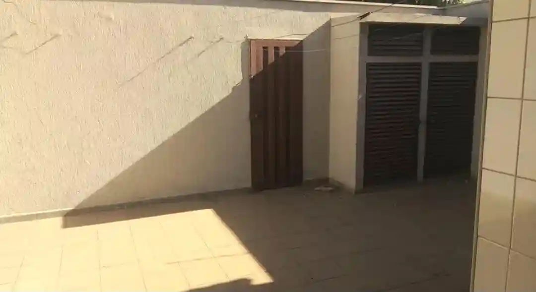 Casa com 4 quartos para aluguel, 530m² — foto 12 de 60