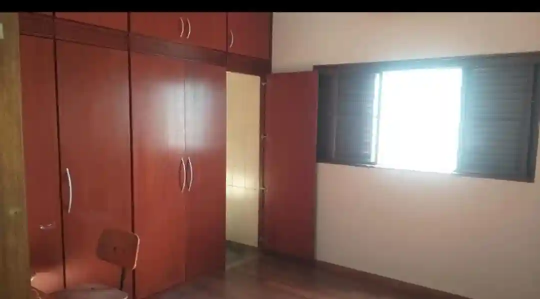 Casa com 4 quartos para aluguel, 530m² — foto 27 de 60