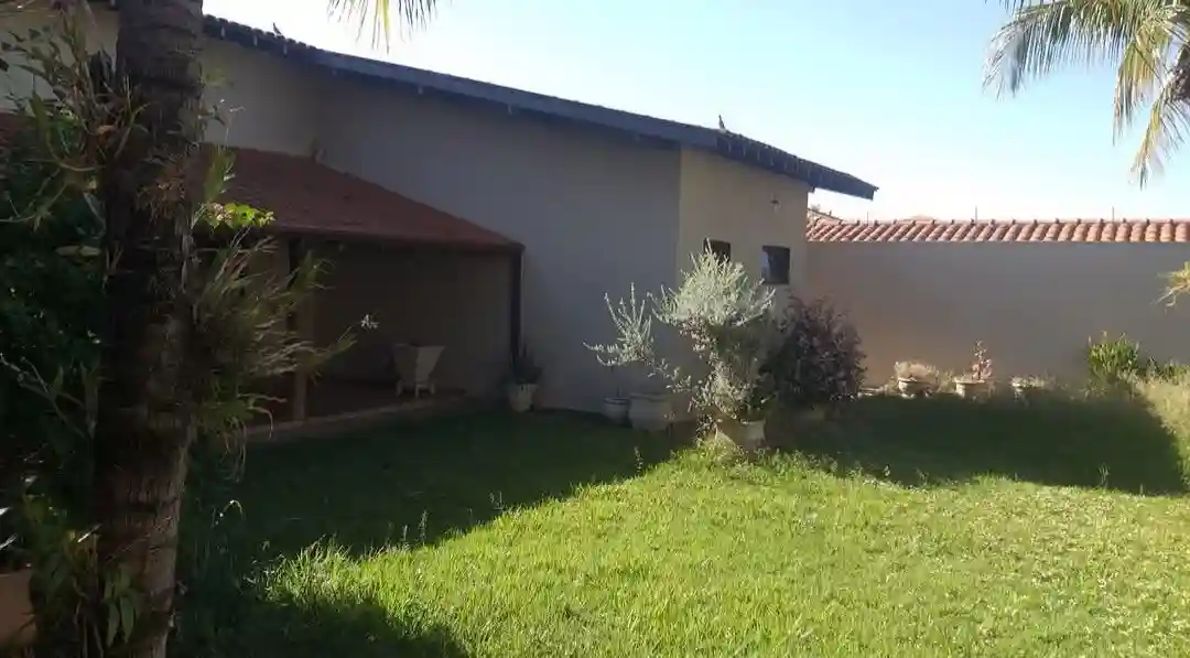 Casa com 4 quartos para aluguel, 530m² — foto 35 de 60