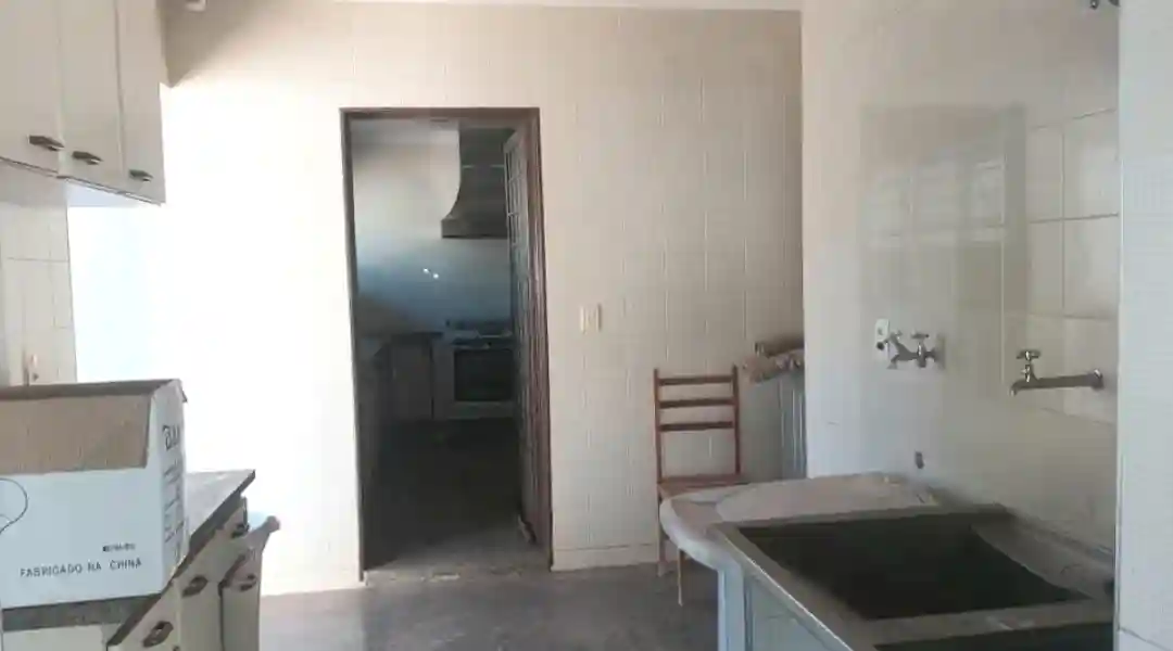 Casa com 4 quartos para aluguel, 530m² — foto 8 de 60