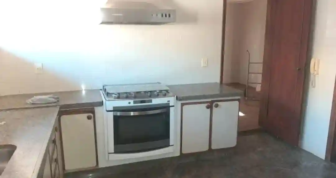 Casa com 4 quartos para aluguel, 530m² — foto 14 de 60