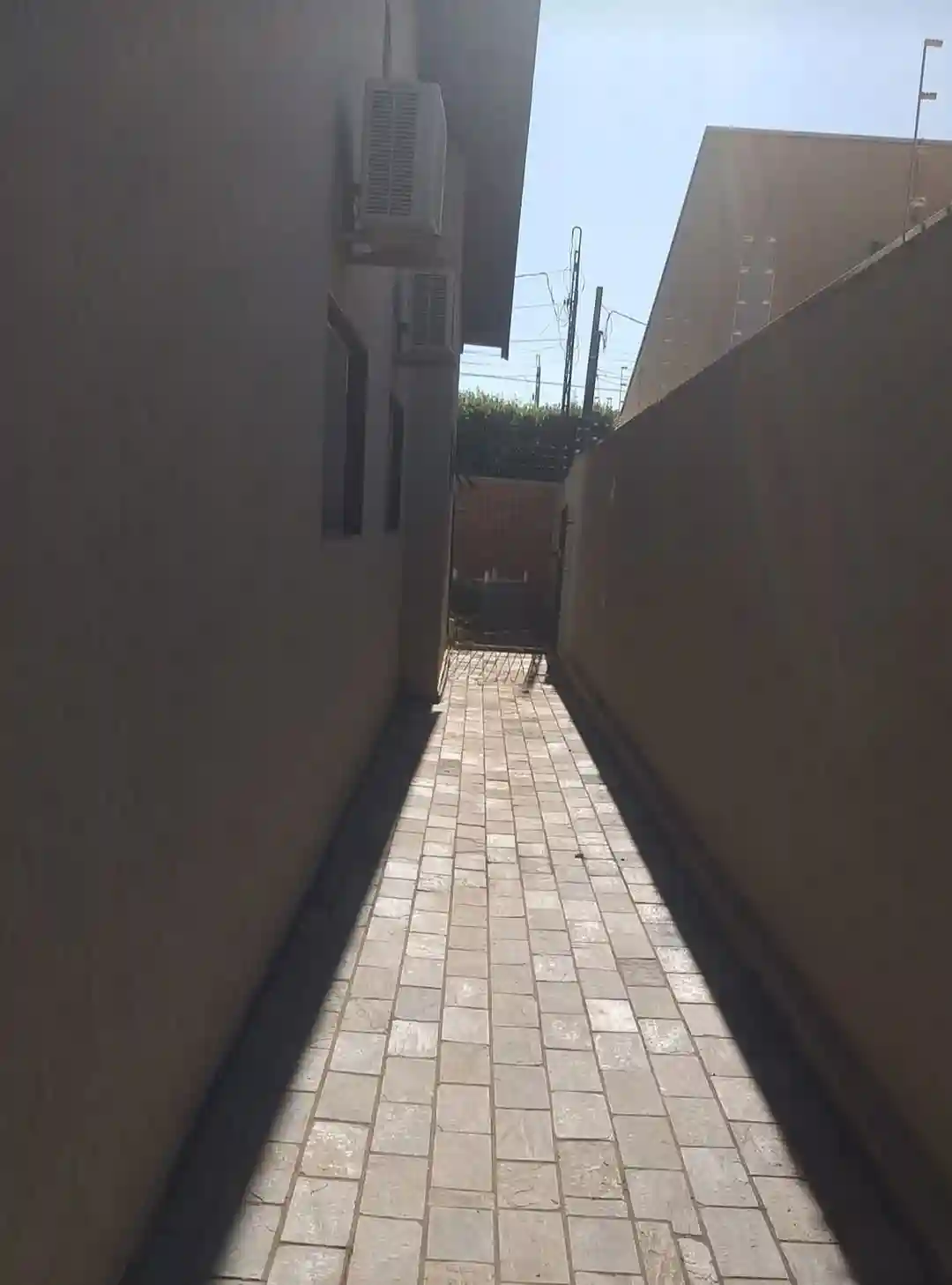 Casa com 4 quartos para aluguel, 530m² — foto 43 de 60