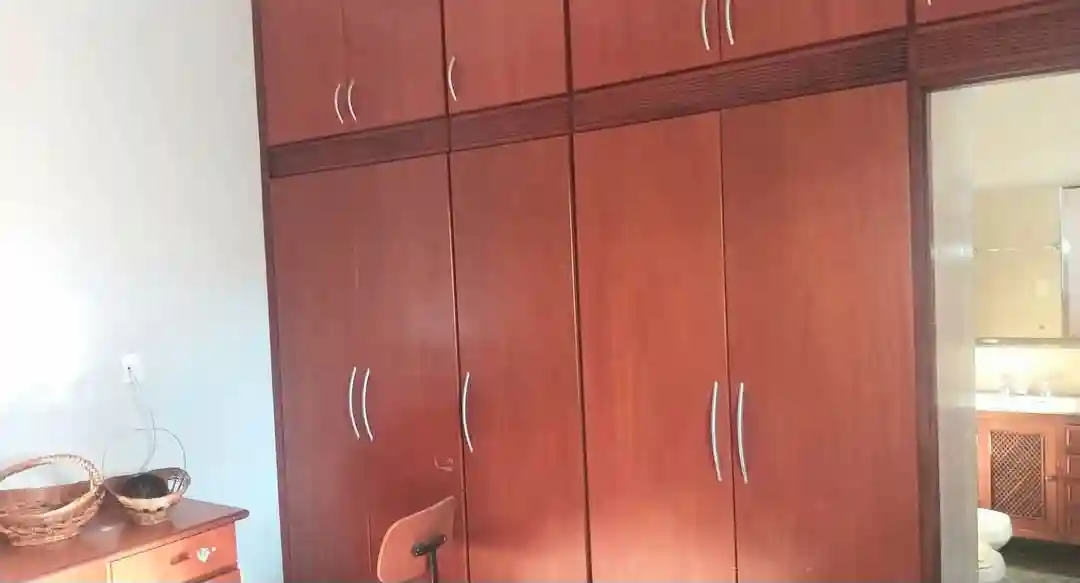 Casa com 4 quartos para aluguel, 530m² — foto 32 de 60