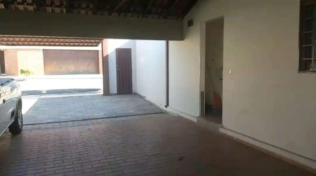 Casa com 4 quartos para aluguel, 530m² — foto 4 de 60