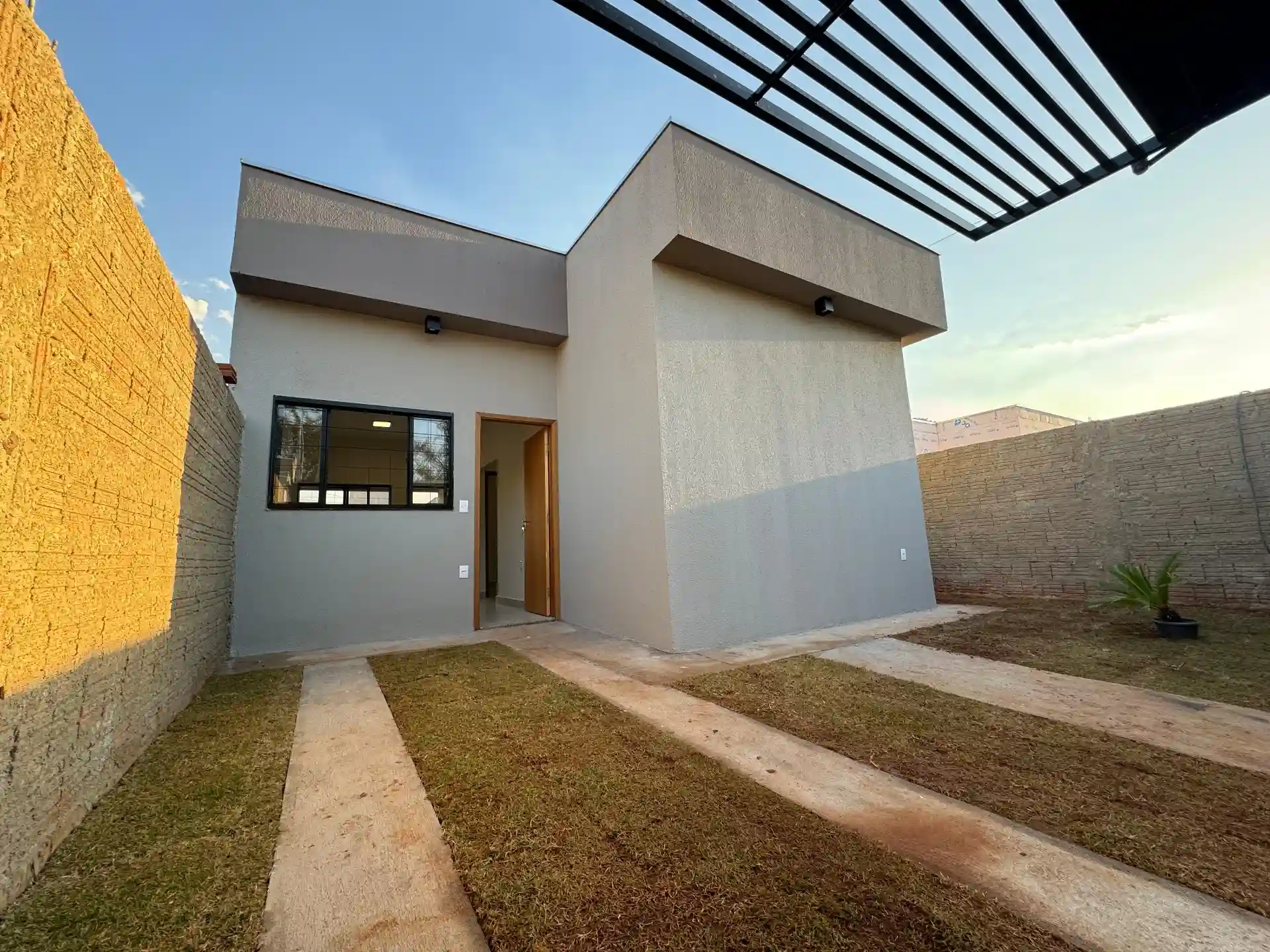 Casa com 2 quartos à venda, 51m² — foto 1 de 15