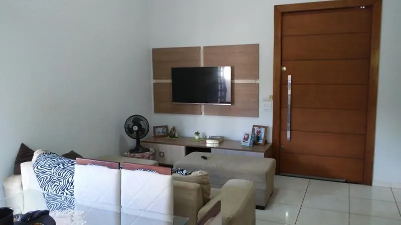 Casa à venda — foto 1 de 3