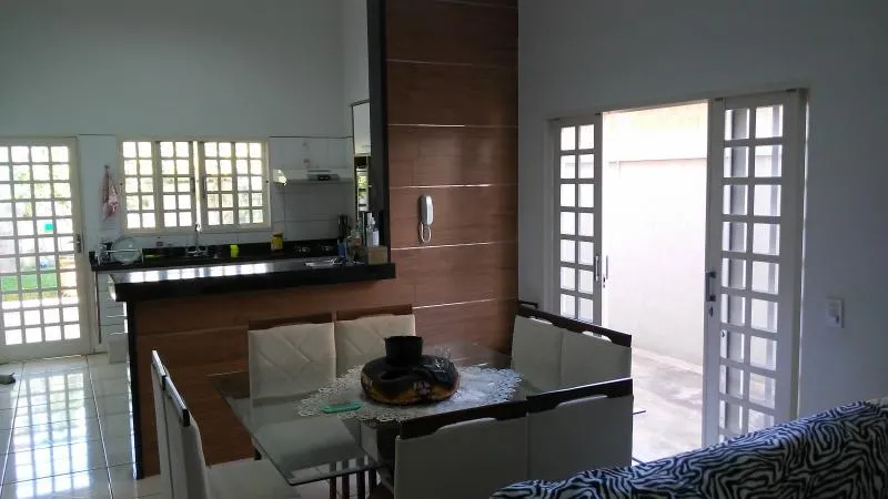 Casa à venda — foto 2 de 3