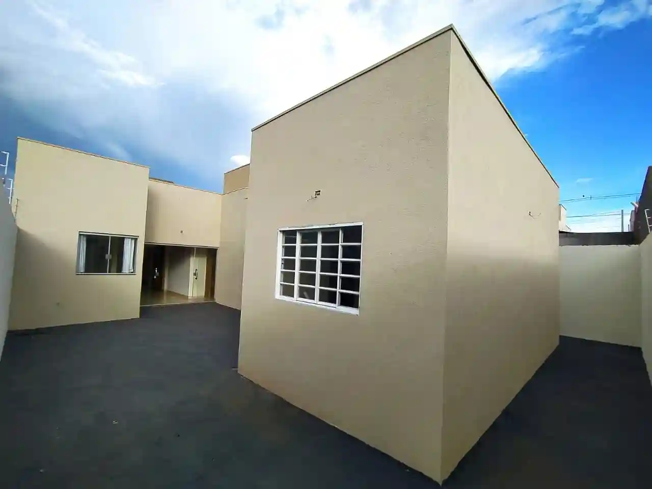 Casa com 3 quartos à venda, 250m² — foto 2 de 24