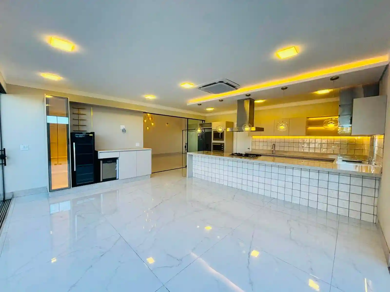 Casa de Condomínio com 3 quartos à venda, 255m² — foto 26 de 47
