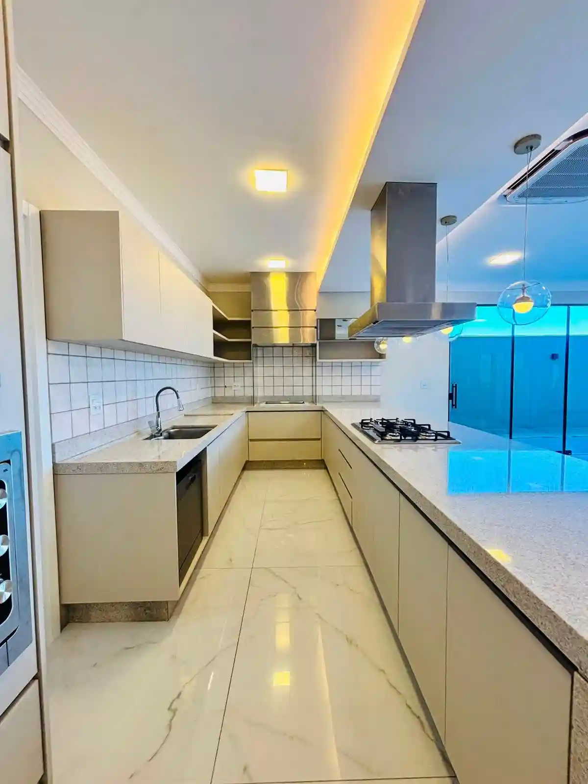 Casa de Condomínio com 3 quartos à venda, 255m² — foto 4 de 47