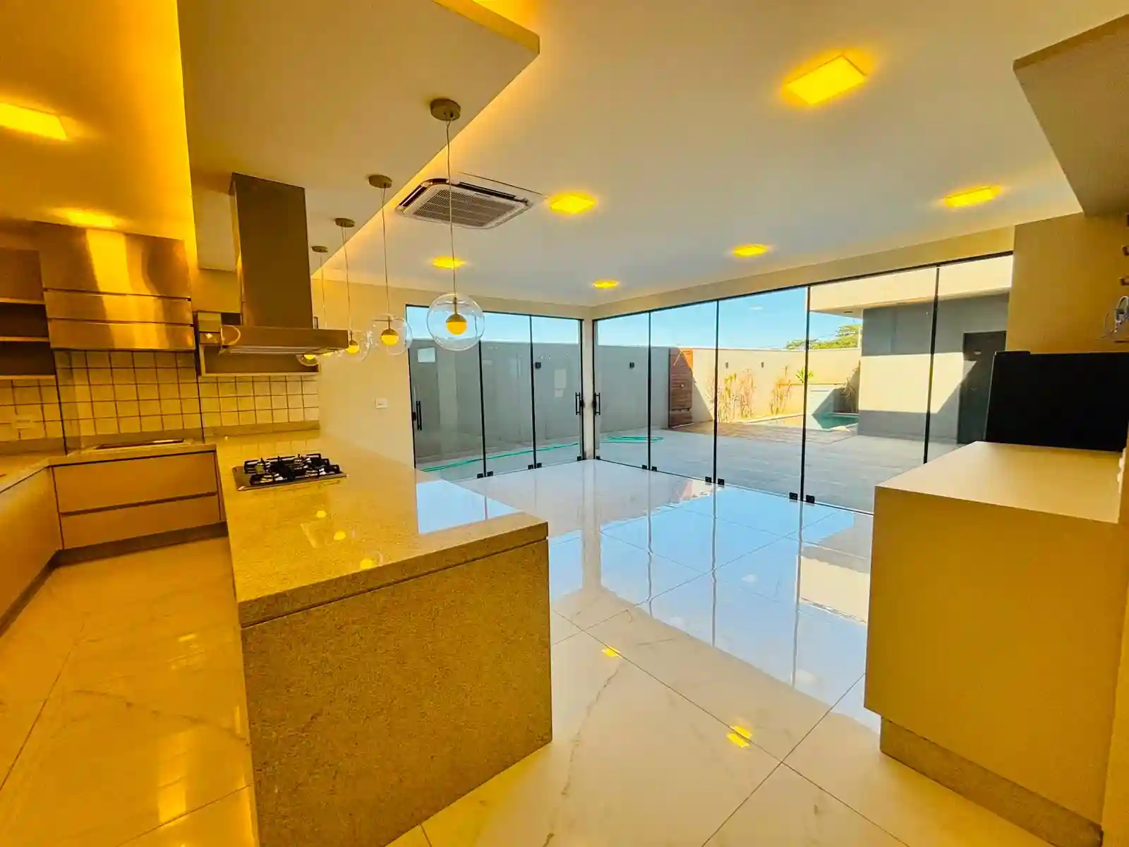 Casa de Condomínio com 3 quartos à venda, 255m² — foto 18 de 47