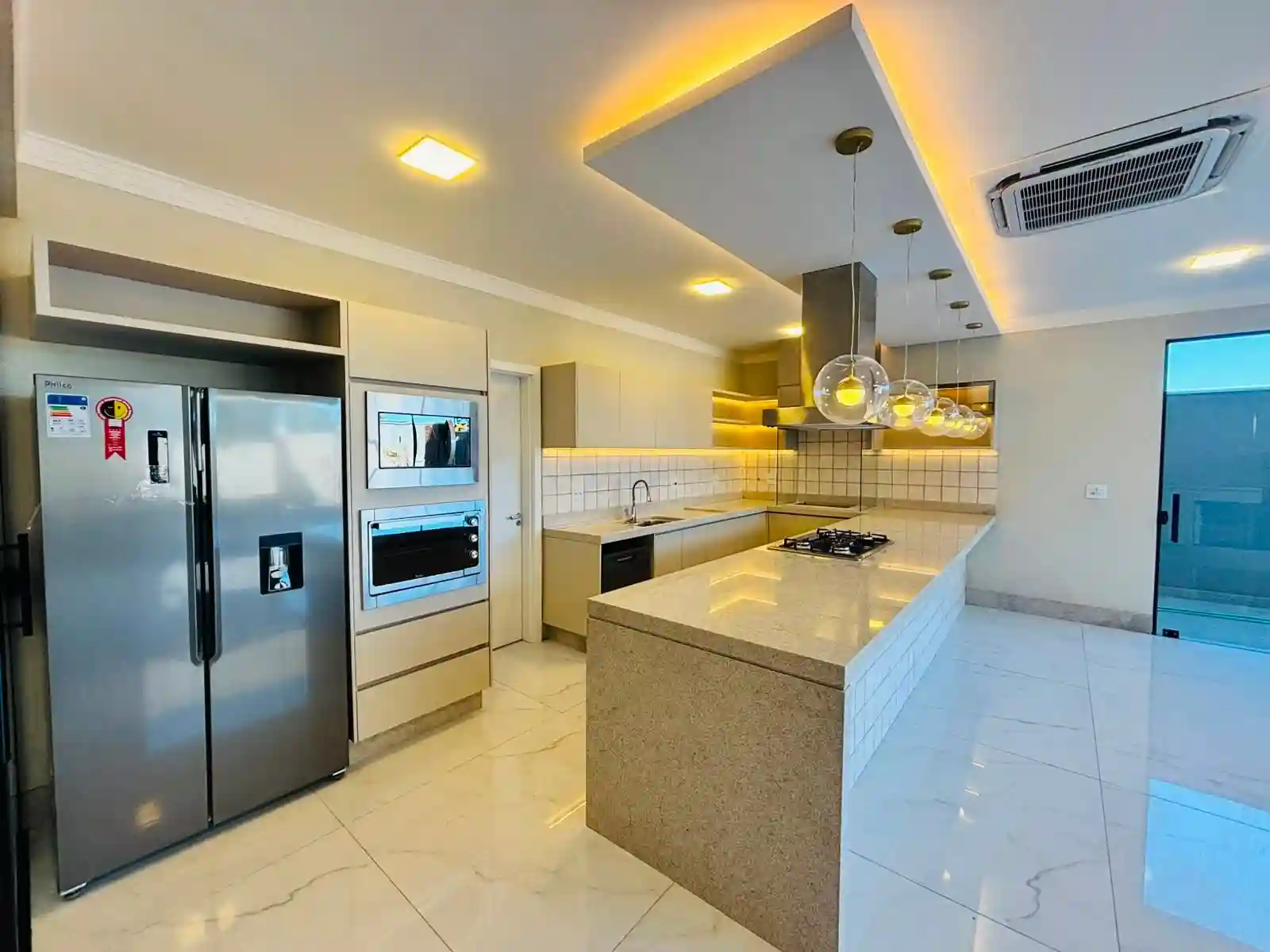 Casa de Condomínio com 3 quartos à venda, 255m² — foto 17 de 47