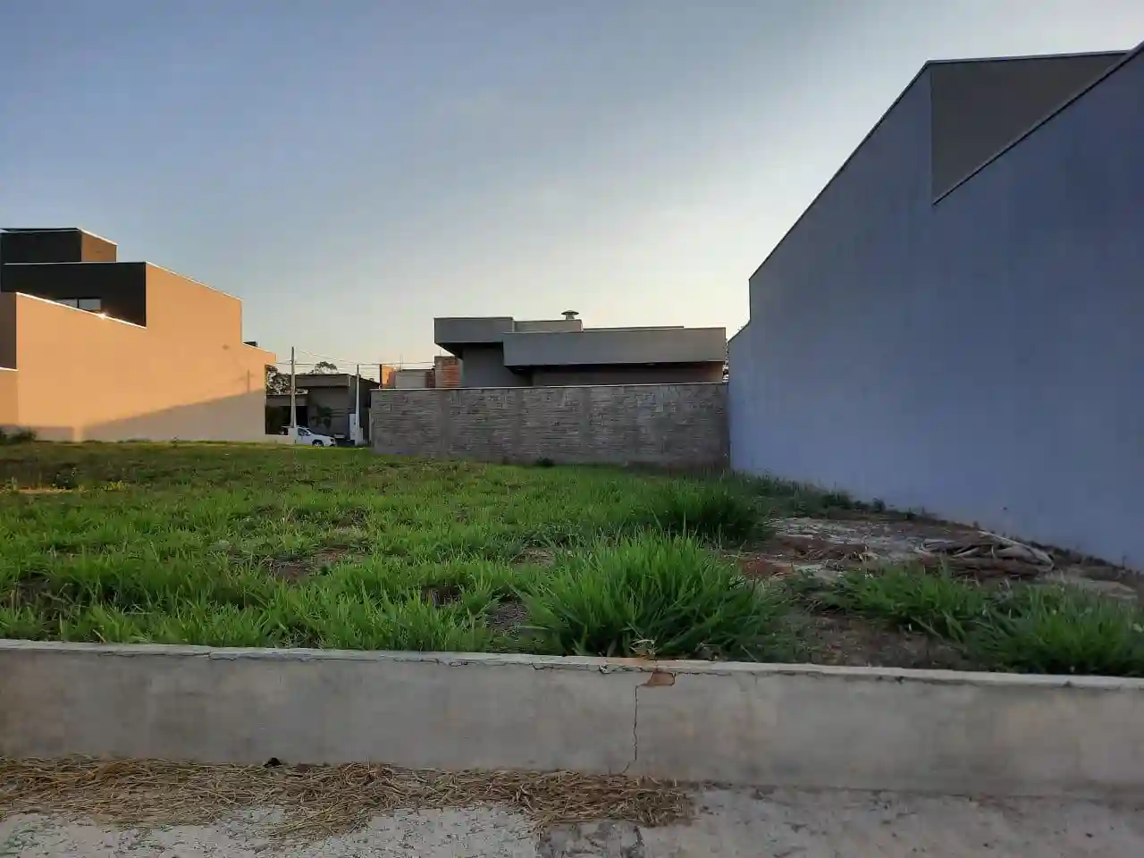 Terreno / Lote / Condomínio  à venda, 253m² — foto 1 de 11