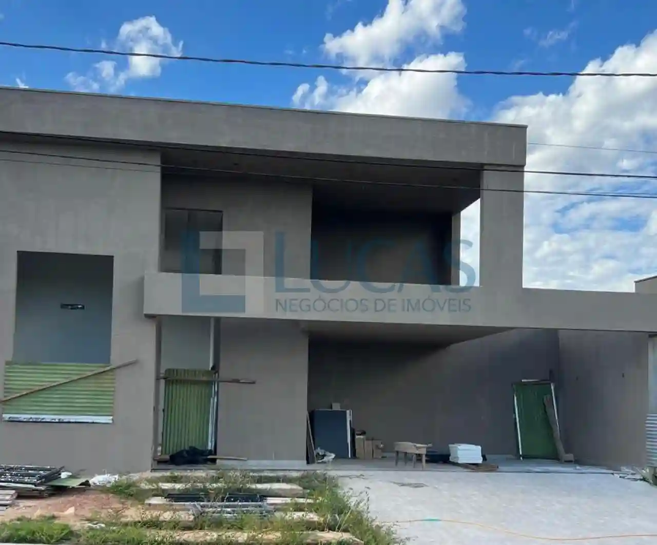 Casa de Condomínio com 3 quartos à venda, 240m² — foto 1 de 8