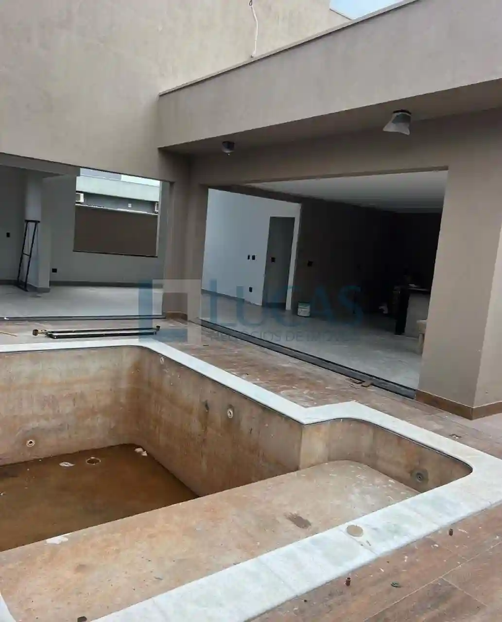 Casa de Condomínio com 3 quartos à venda, 240m² — foto 5 de 8