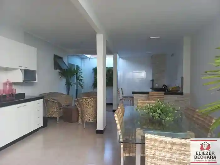 Casa com 3 quartos à venda, 170m² — foto 1 de 45