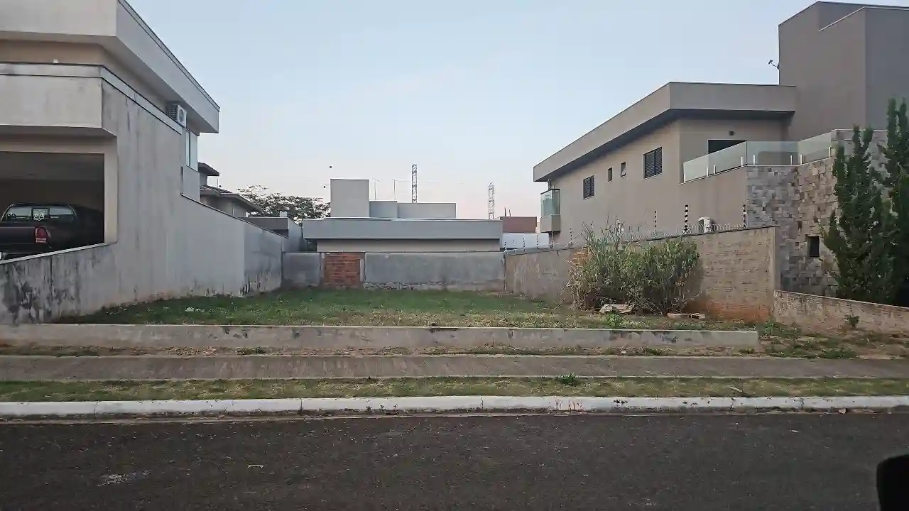 Terreno / Lote / Condomínio  à venda, 420m² — foto 1 de 2