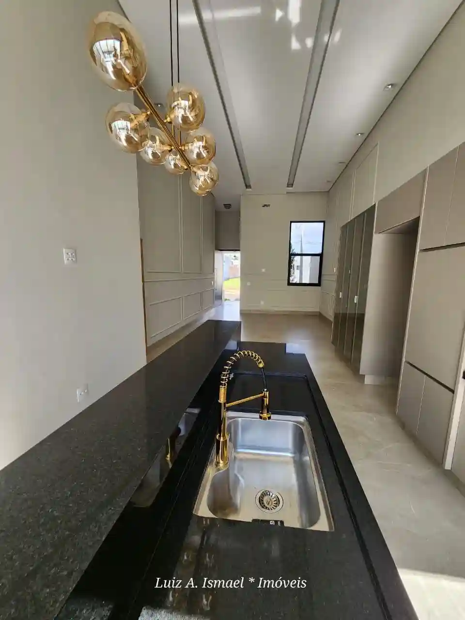 Casa de Condomínio com 3 quartos à venda, 255m² — foto 3 de 35