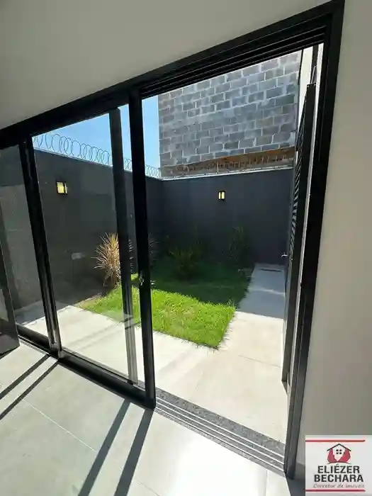 Casa com 3 quartos à venda, 130m² — foto 2 de 7