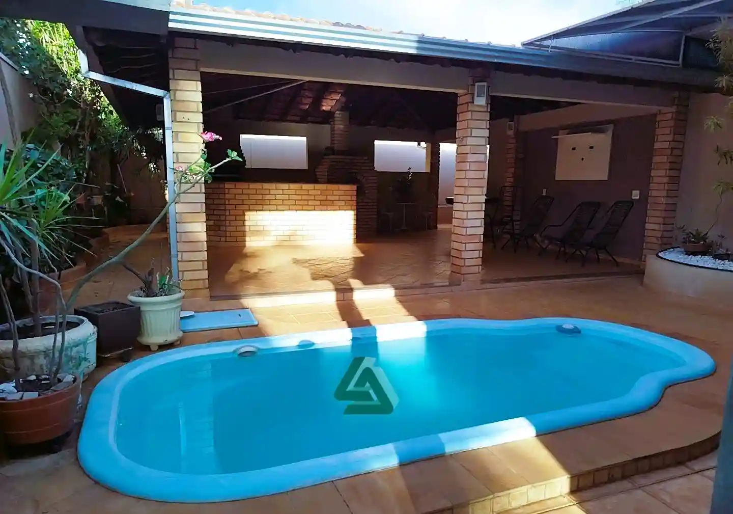 Casa de Condomínio com 4 quartos à venda, 385m² — foto 2 de 18