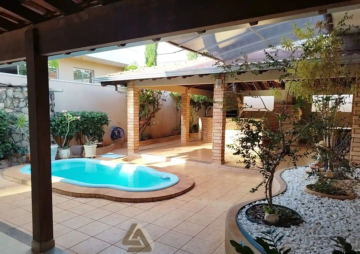 Casa de Condomínio com 4 quartos à venda, 385m² — foto 1 de 18