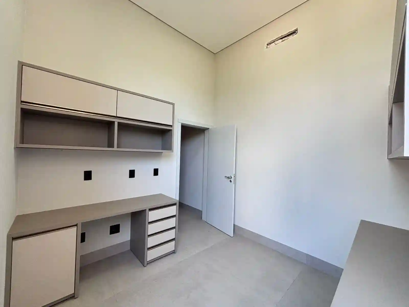 Casa de Condomínio com 3 quartos à venda, 405m² — foto 3 de 33