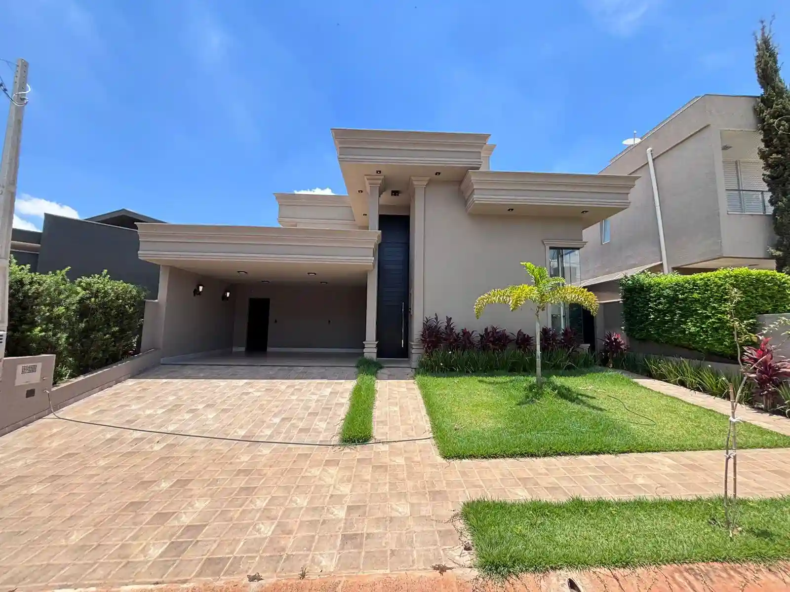 Casa de Condomínio com 3 quartos à venda, 405m² — foto 1 de 33