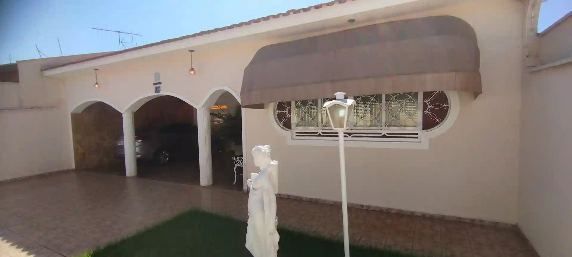 Casa com 3 quartos à venda, 210m² — foto 2 de 42