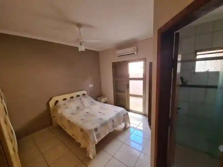 Casa com 3 quartos à venda, 200m² — foto 4 de 18