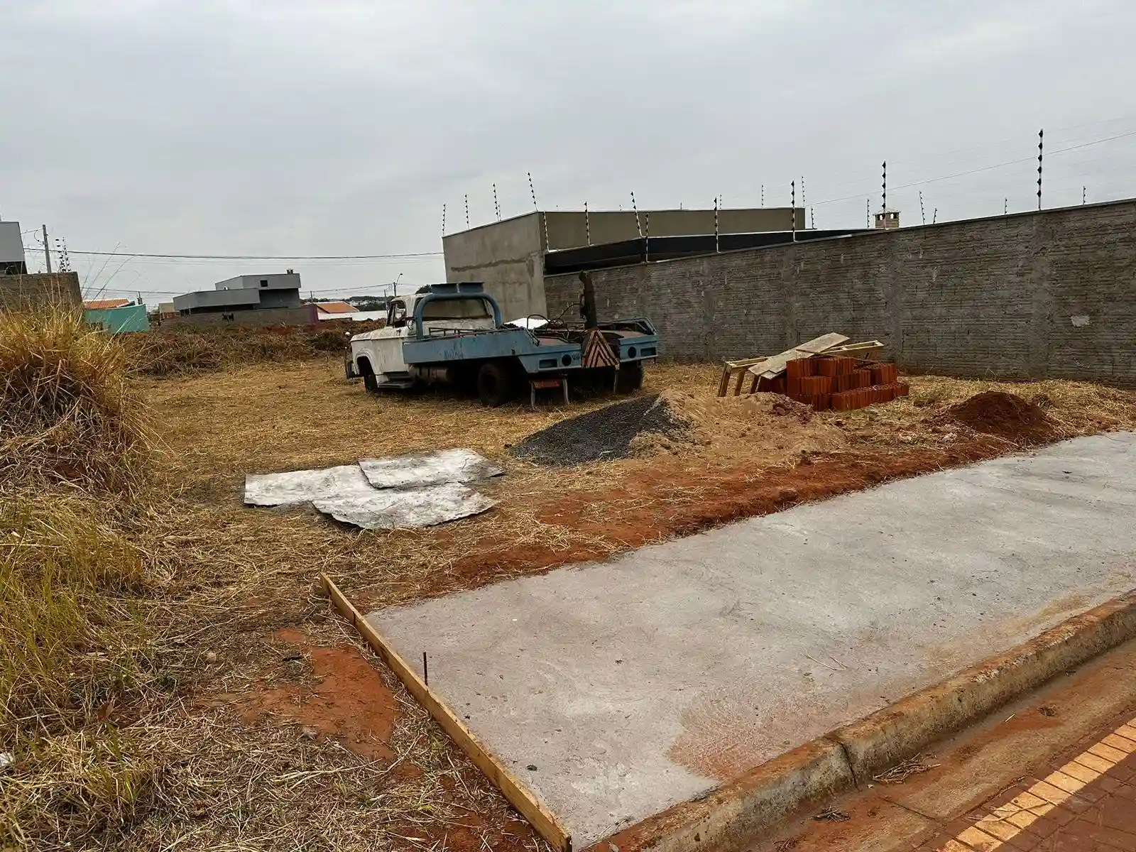 Terreno / Lote / Condomínio  à venda, 200m² — foto 1 de 9