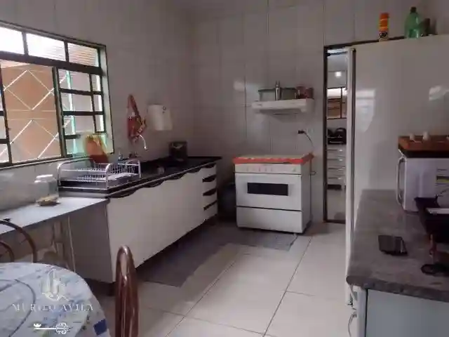 Casa com 3 quartos à venda, 200m² — foto 2 de 6