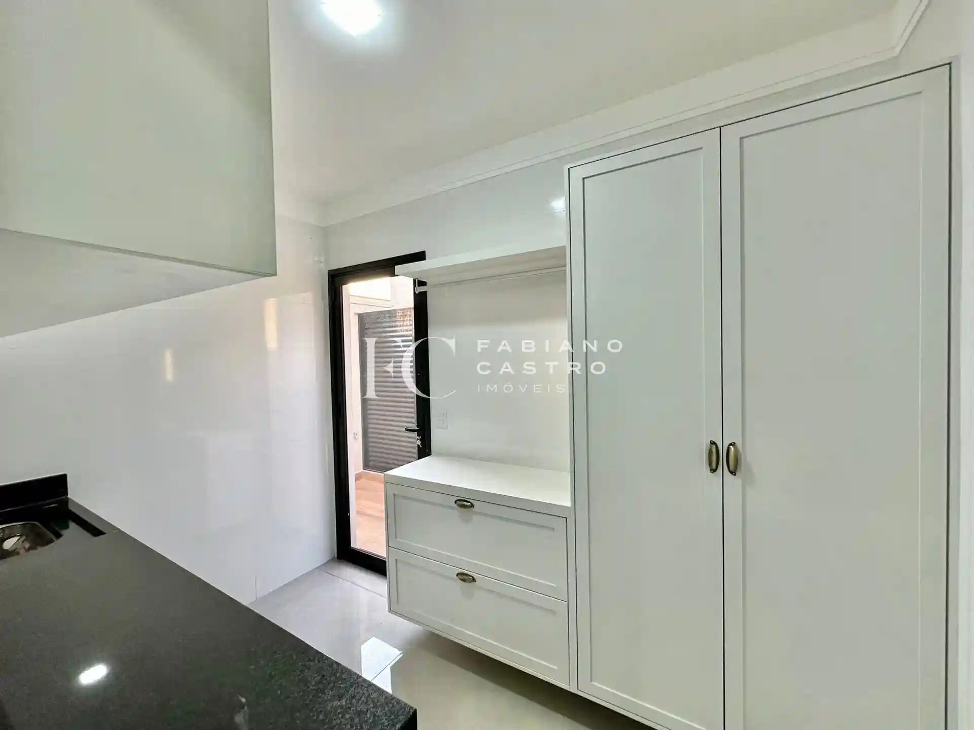 Casa de Condomínio com 3 quartos à venda, 221m² — foto 10 de 31