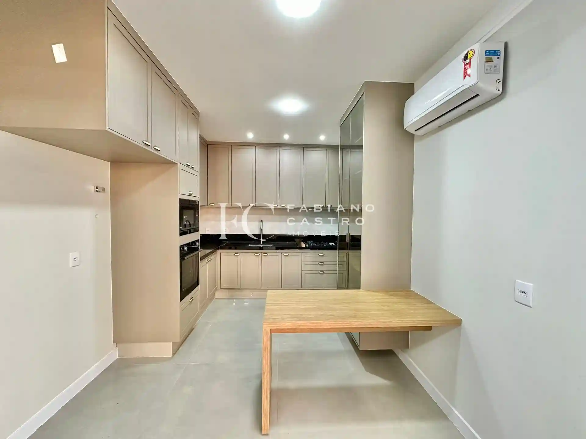 Casa de Condomínio com 3 quartos à venda, 221m² — foto 8 de 31
