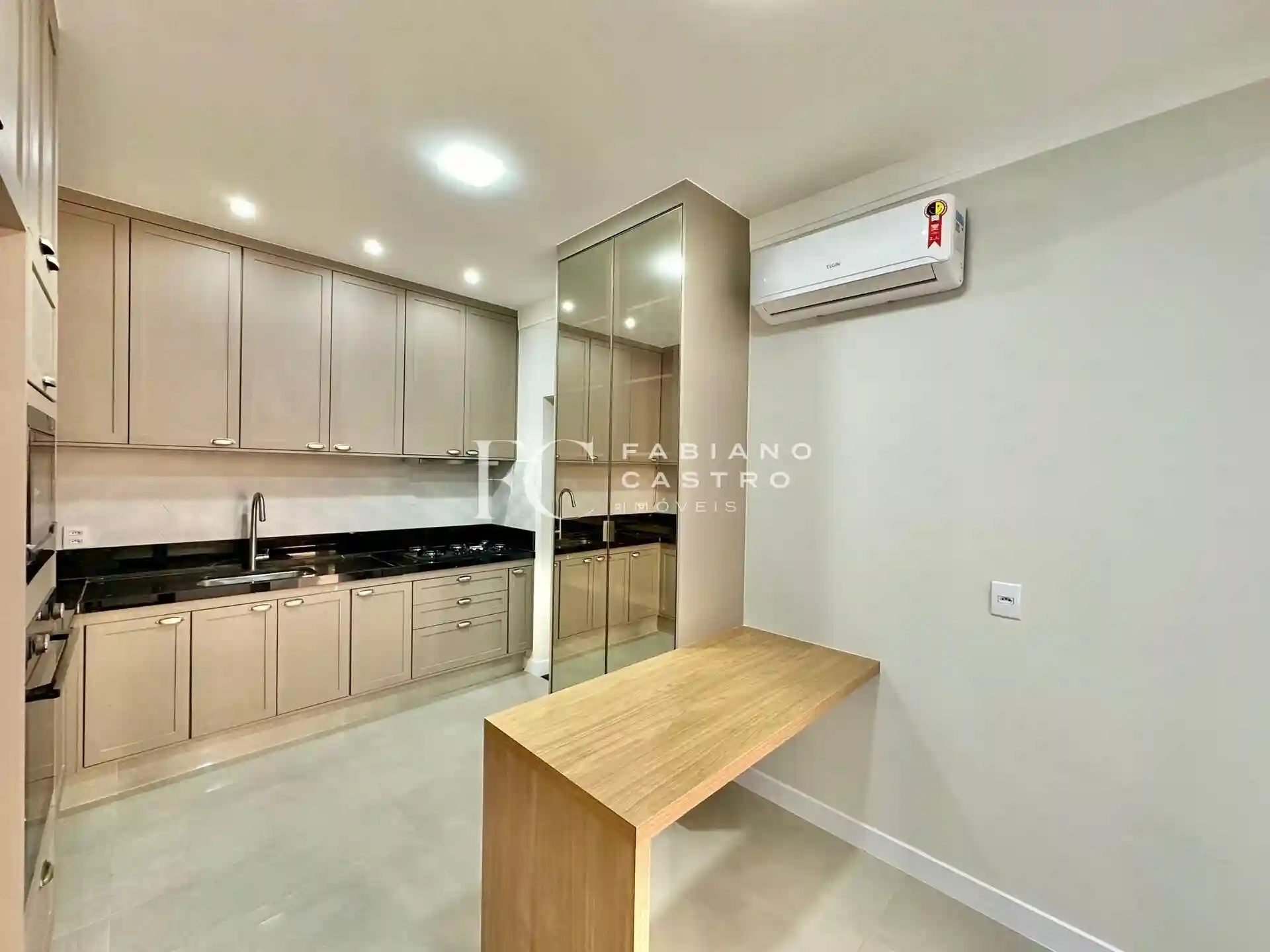 Casa de Condomínio com 3 quartos à venda, 221m² — foto 7 de 31