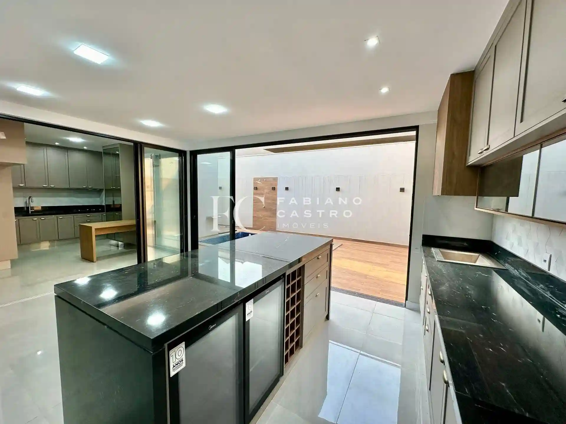 Casa de Condomínio com 3 quartos à venda, 221m² — foto 18 de 31