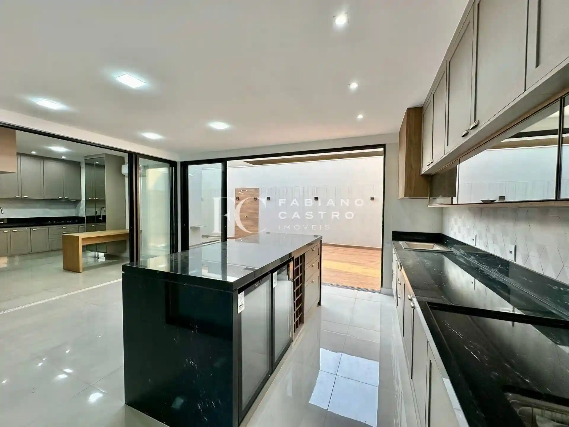 Casa de Condomínio com 3 quartos à venda, 221m² — foto 17 de 31