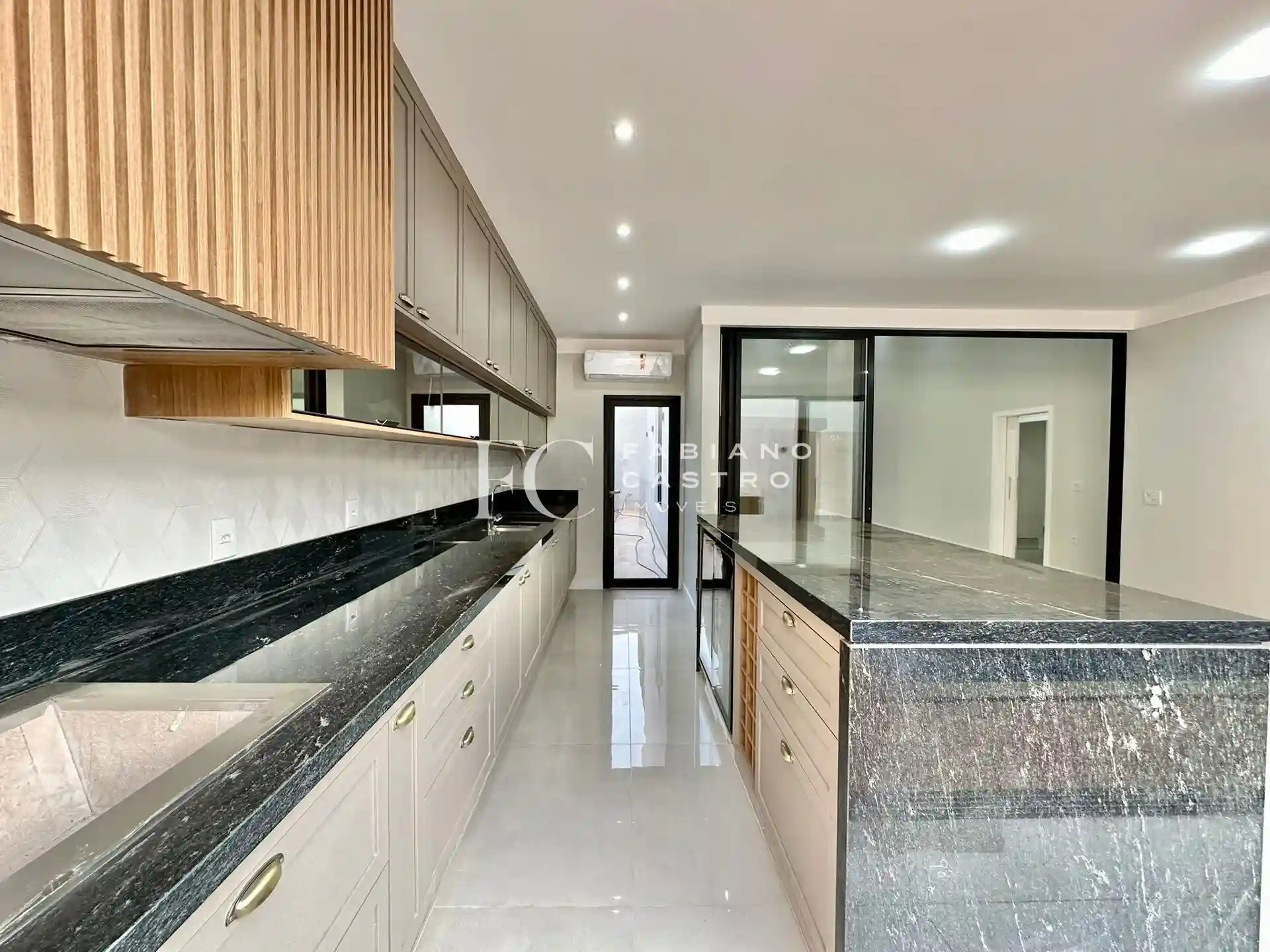 Casa de Condomínio com 3 quartos à venda, 221m² — foto 15 de 31