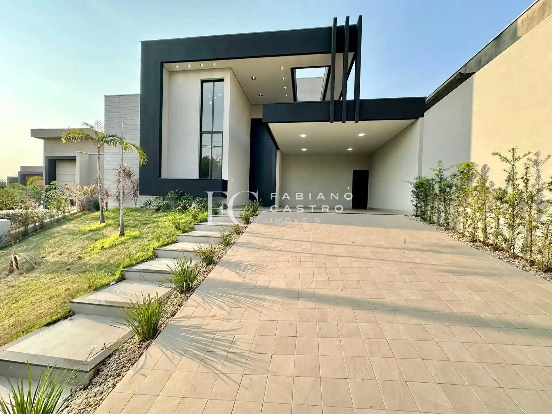 Casa de Condomínio com 3 quartos à venda, 221m² — foto 2 de 31