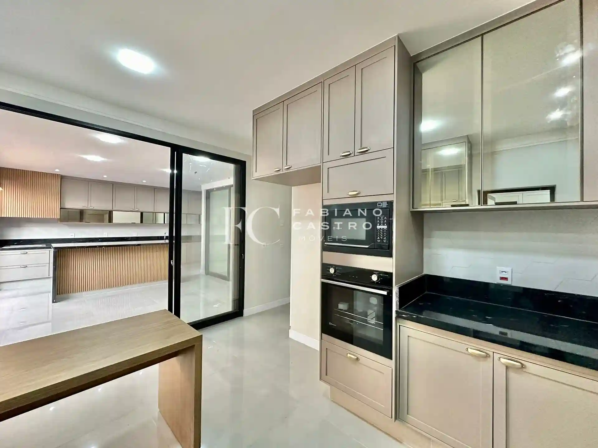 Casa de Condomínio com 3 quartos à venda, 221m² — foto 12 de 31