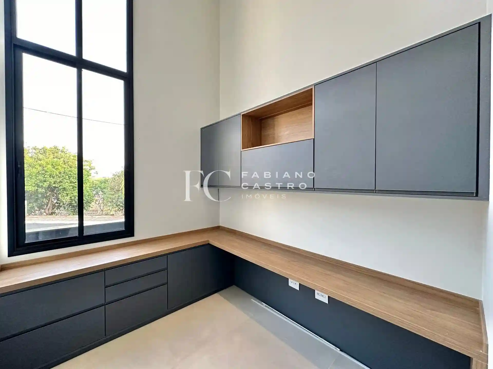 Casa de Condomínio com 3 quartos à venda, 221m² — foto 3 de 31