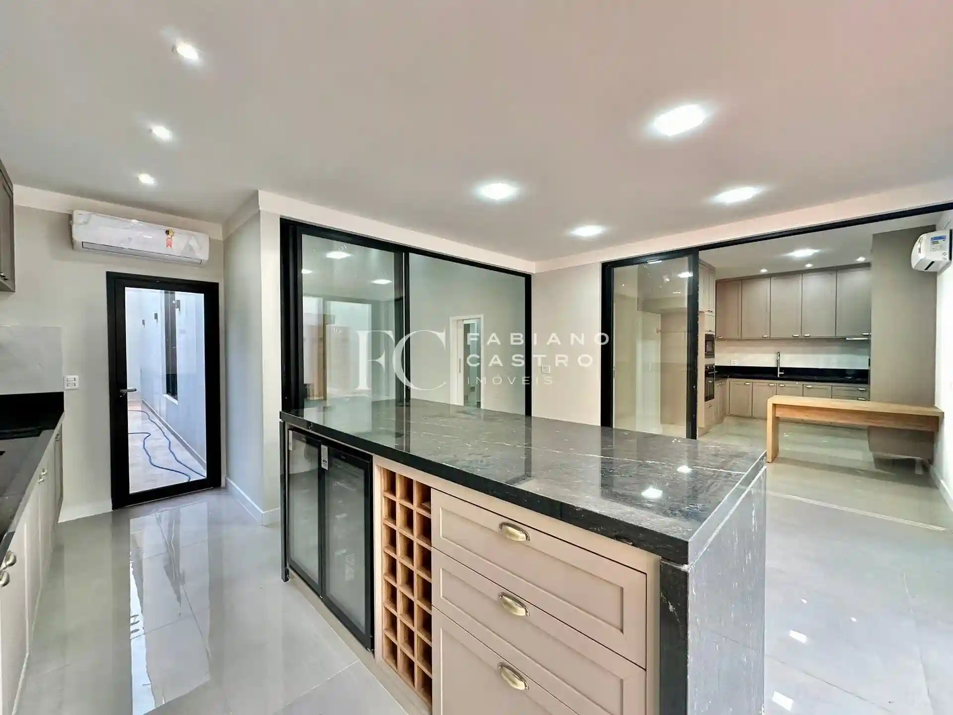 Casa de Condomínio com 3 quartos à venda, 221m² — foto 16 de 31