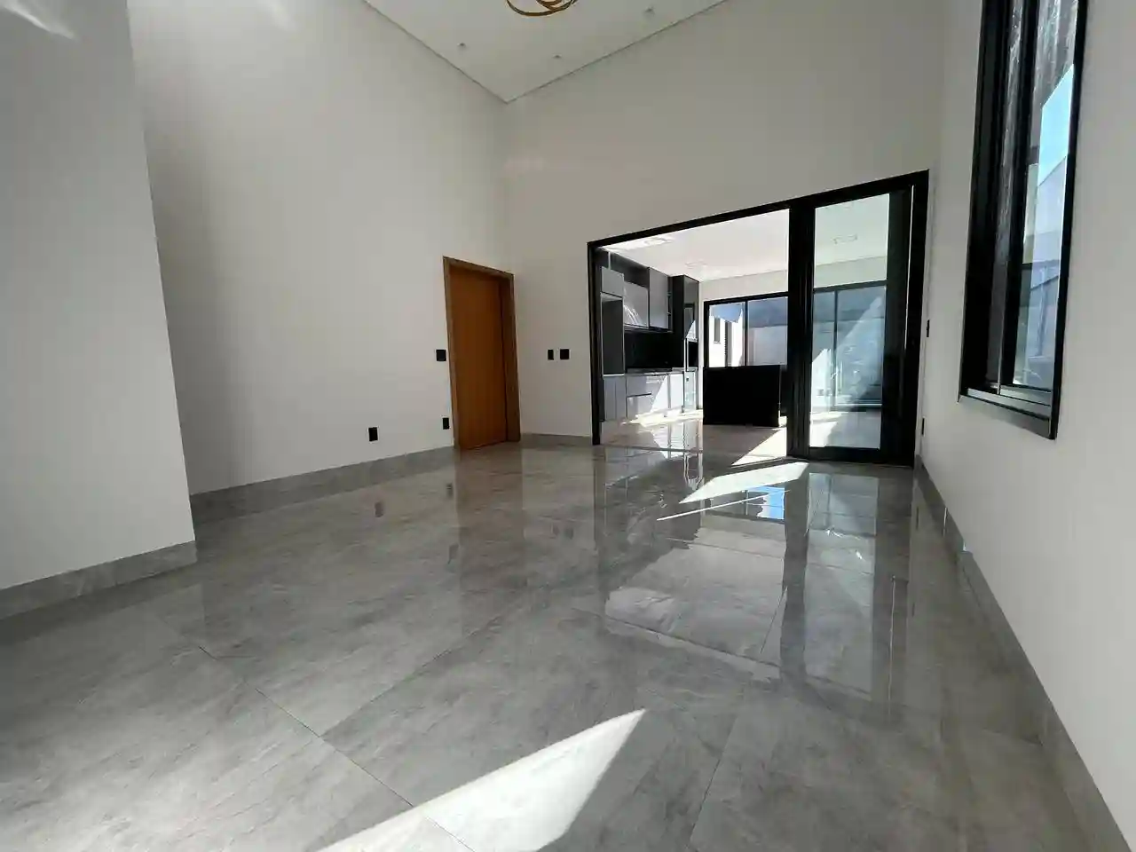 Casa de Condomínio com 3 quartos à venda, 253m² — foto 9 de 17