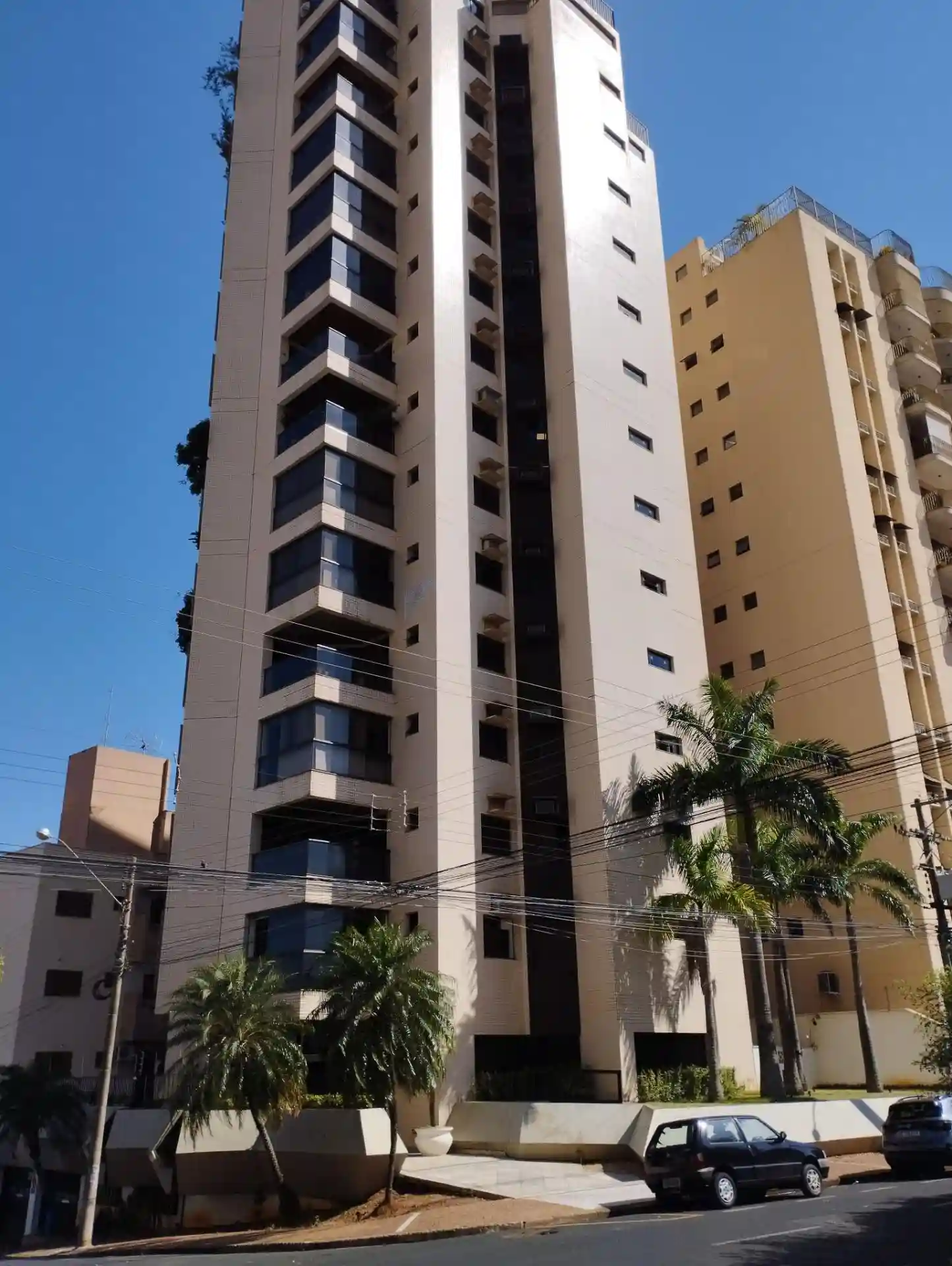 Apartamento com 3 quartos à venda, 225m² — foto 2 de 47