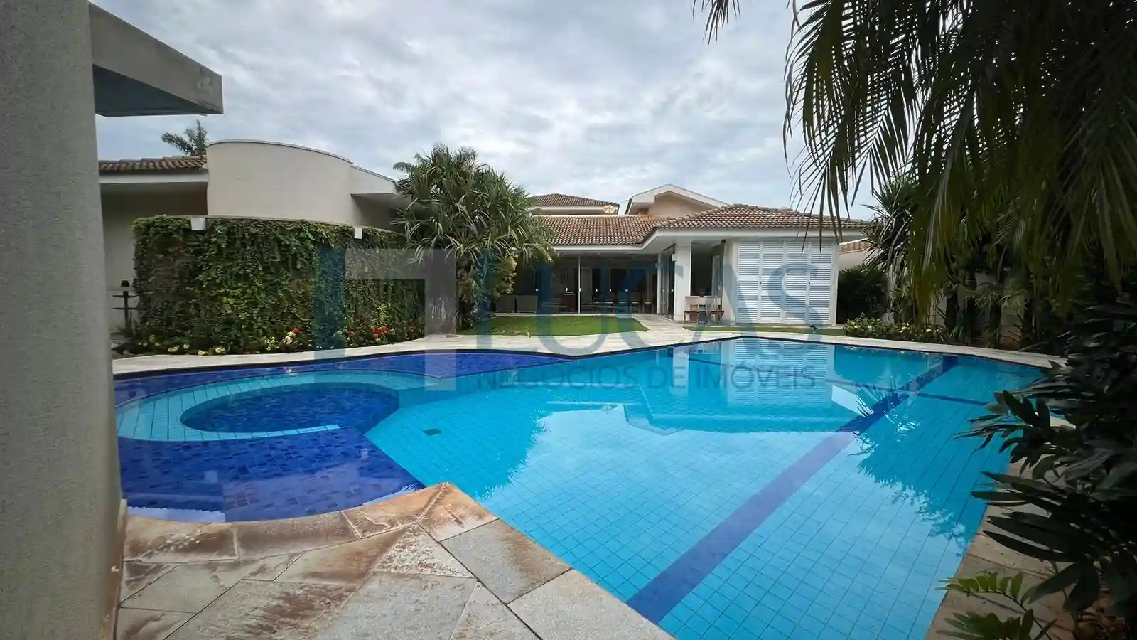 Casa de Condomínio com 4 quartos à venda, 540m² — foto 3 de 13