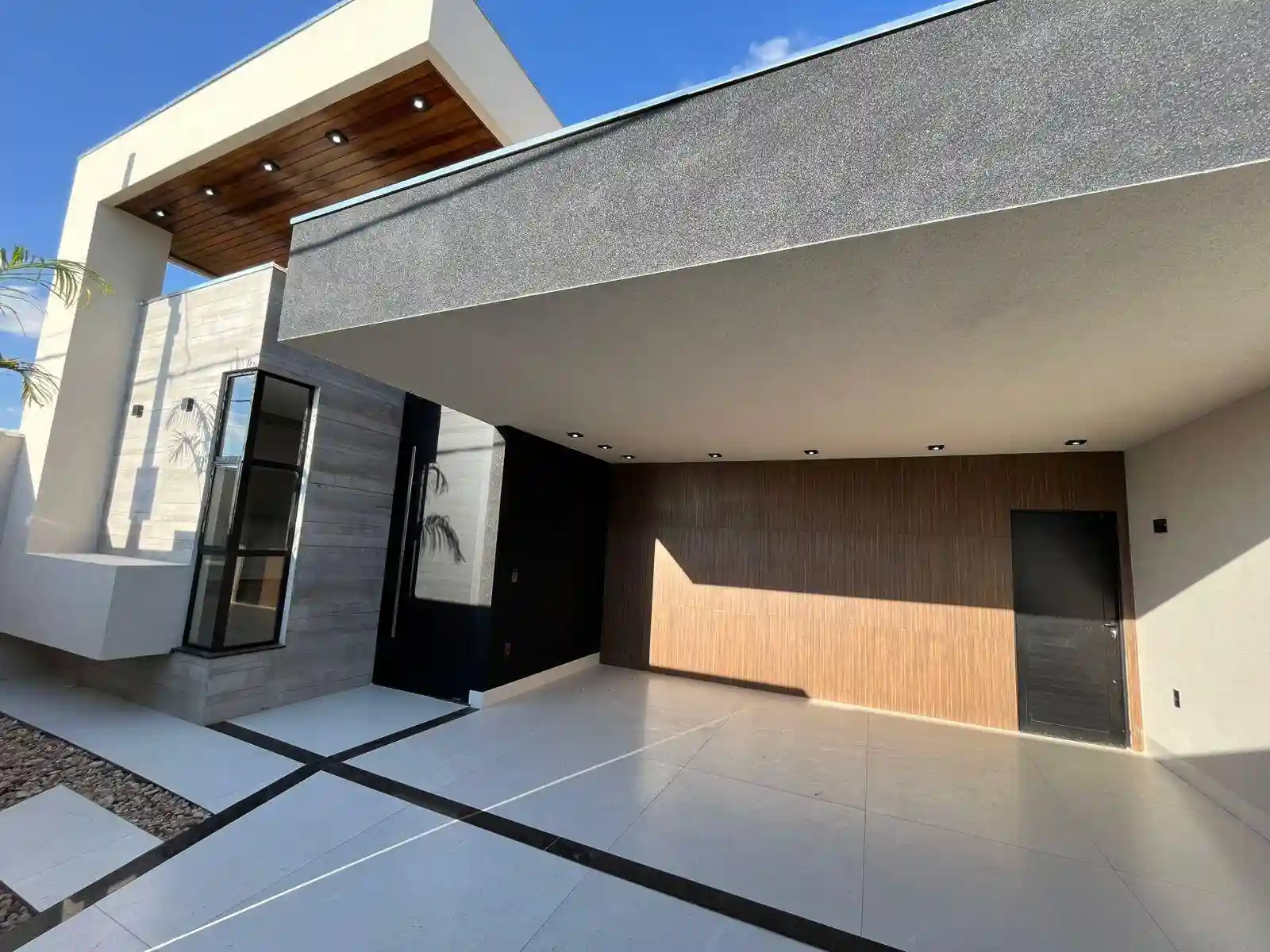 Casa com 3 quartos à venda, 210m² — foto 2 de 20