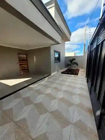 Casa com 3 quartos à venda, 200m² — foto 2 de 32