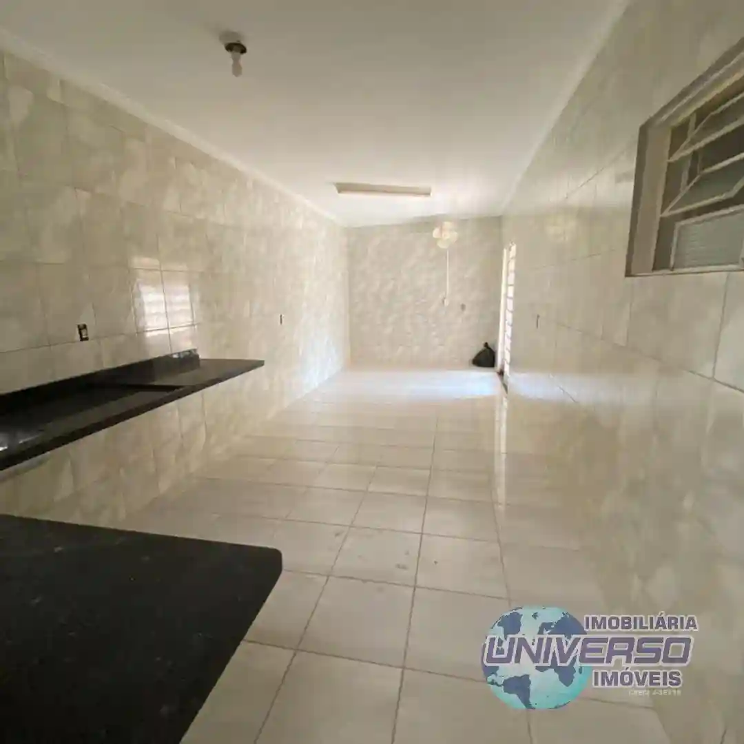 Casa com 3 quartos à venda, 150m² — foto 1 de 13