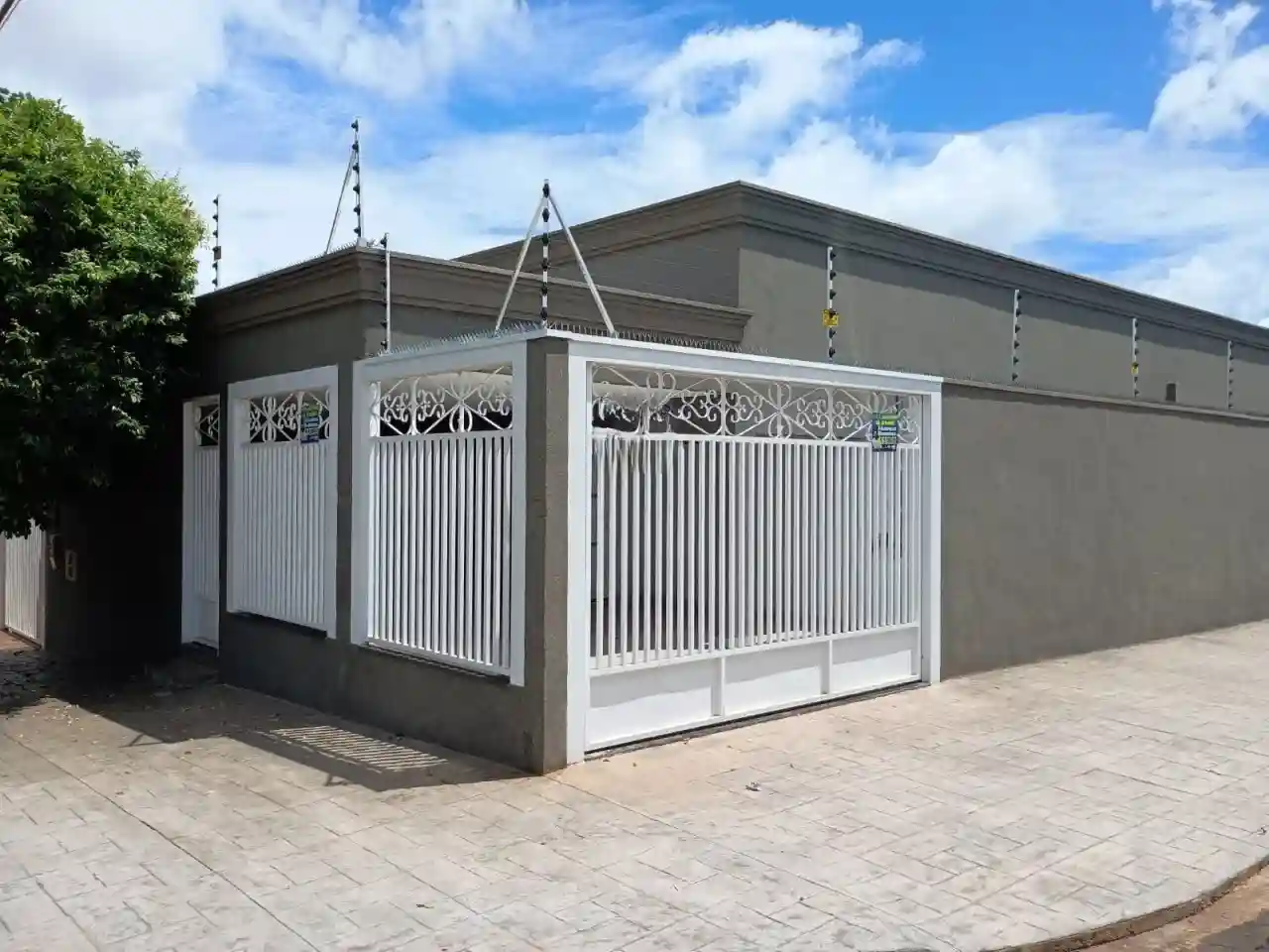 Casa com 3 quartos à venda, 180m² — foto 2 de 19