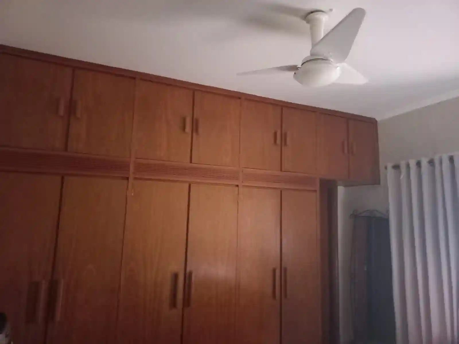 Casa com 3 quartos para aluguel, 360m² — foto 1 de 19